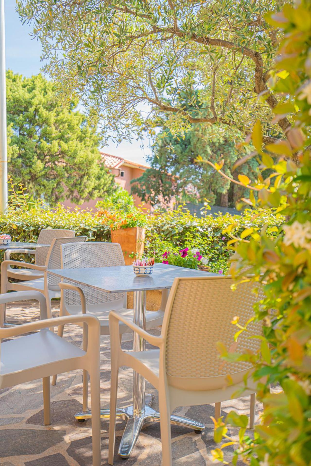 Hotel Lu Pitrali San Teodoro  Buitenkant foto