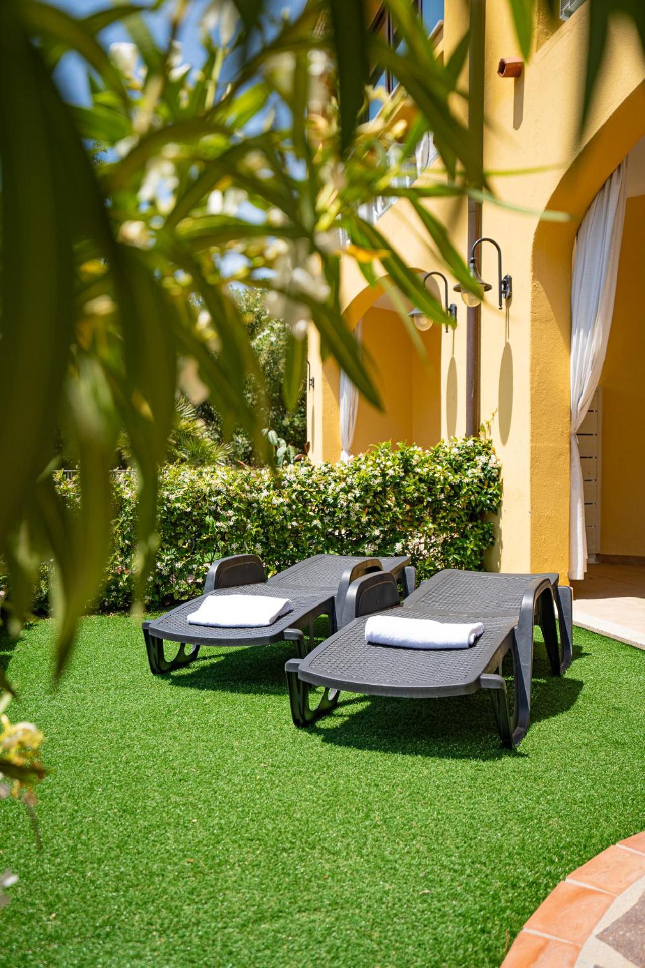 Hotel Lu Pitrali San Teodoro  Buitenkant foto