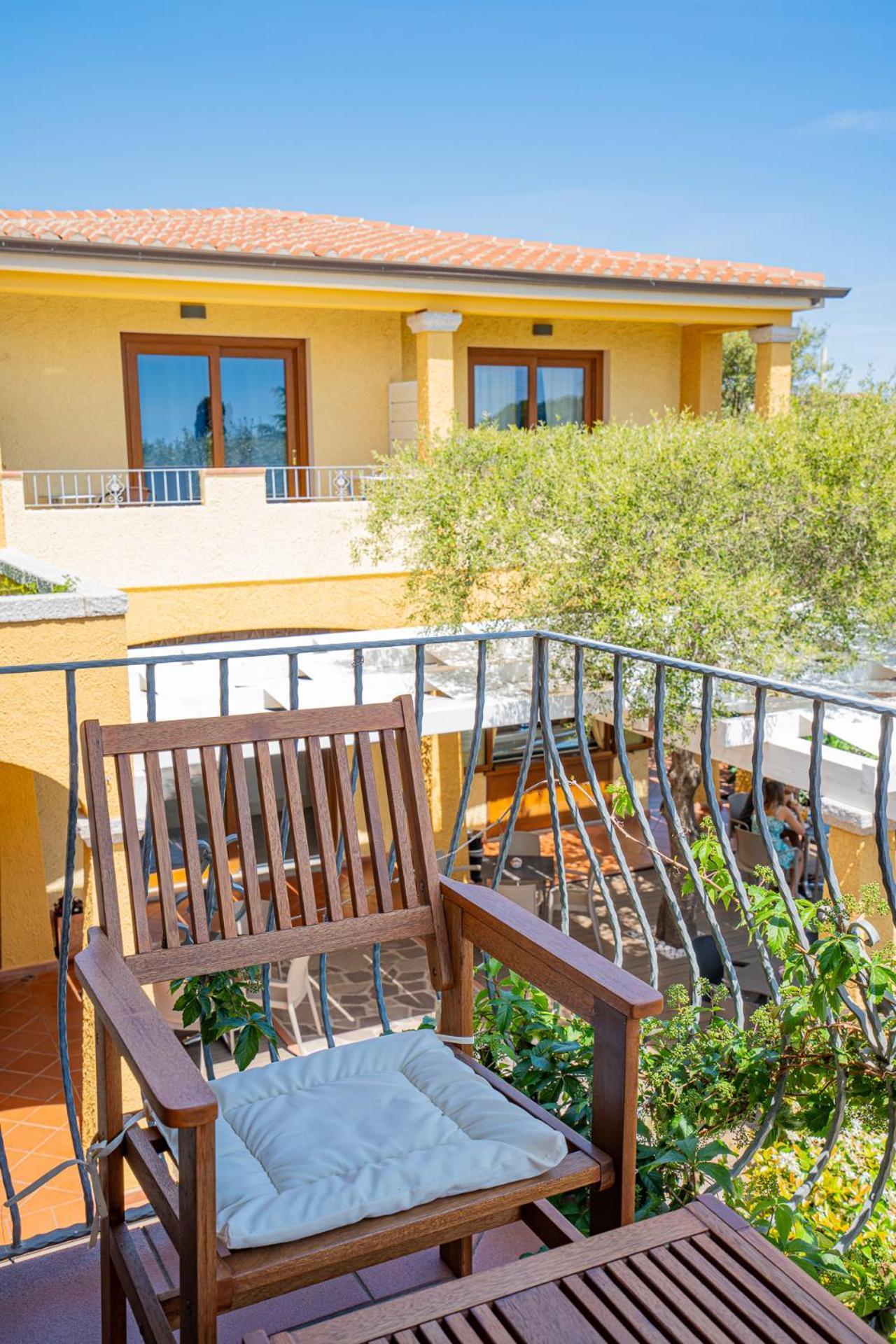 Hotel Lu Pitrali San Teodoro  Buitenkant foto