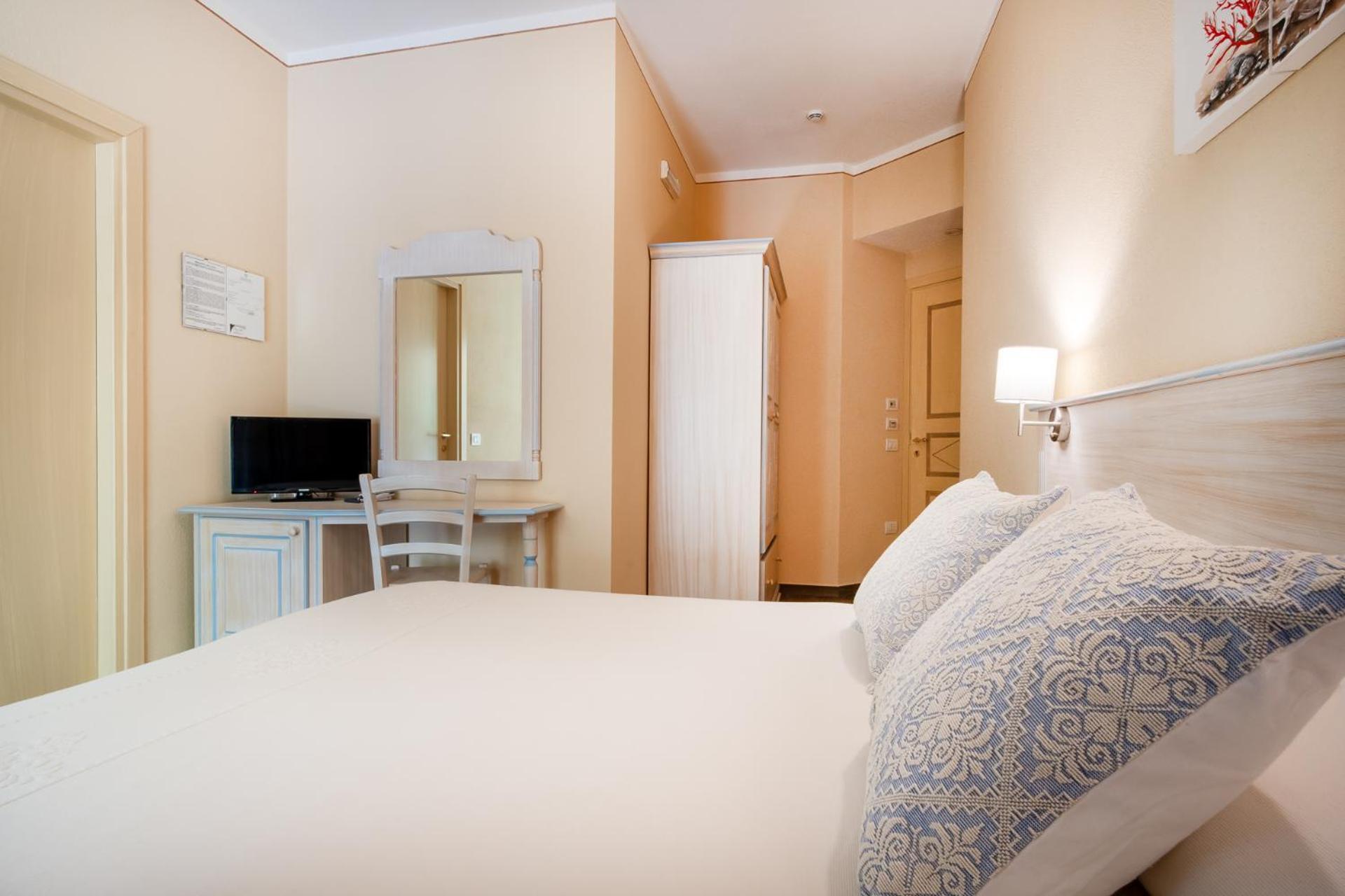 Hotel Lu Pitrali San Teodoro  Buitenkant foto