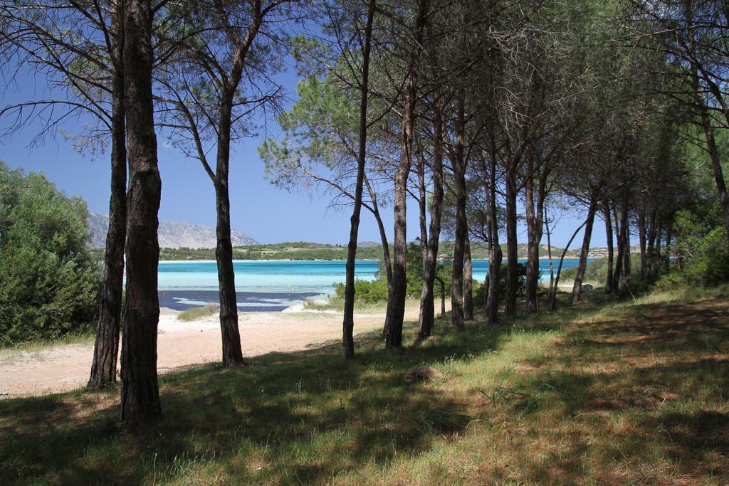 Hotel Lu Pitrali San Teodoro  Buitenkant foto