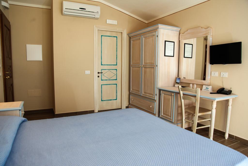 Hotel Lu Pitrali San Teodoro  Buitenkant foto