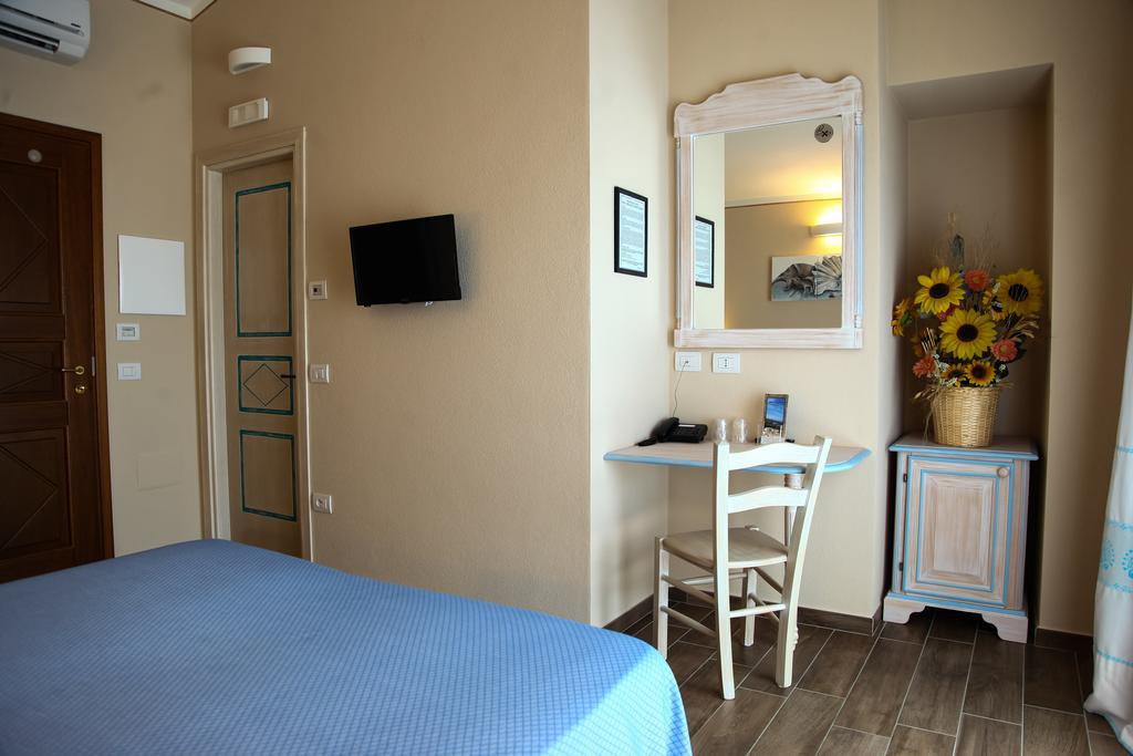 Hotel Lu Pitrali San Teodoro  Buitenkant foto